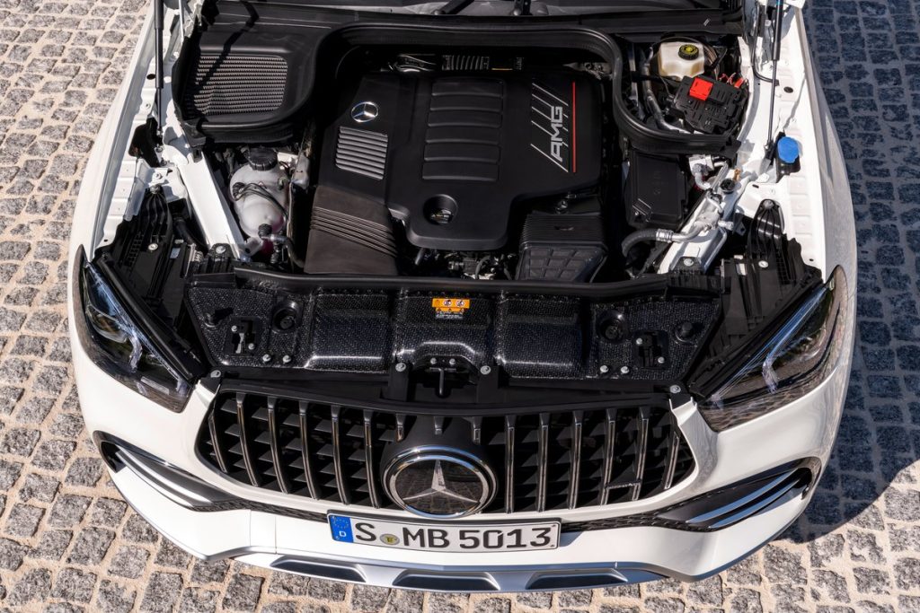 Mercedes-AMG GLE 53 4MATIC+ Coupé (Kraftstoffverbrauch kombiniert 9,3 l/100 km, CO2-Emissionen kombiniert 212 g/km), designo diamantweiß bright, AMG Exclusive Leder Nappa red pepper / Schwarz, Outdoor // Mercedes-AMG GLE 53 4MATIC+ Coupé, (combined fuel consumption 9,3 l/100 km, combined CO2 emissions 212 g/km), designo diamond white bright, AMG Exclusive Leather Nappa red pepper / black, Outdoor