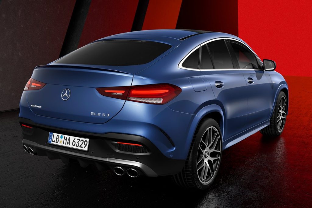 Mercedes-AMG GLE 53 Coupé | 2023 | Kraftstoffverbrauch kombiniert 10,5‑10,2 l/100 km, CO2-Emissionen kombiniert 239–232 g/km | sodalithblau metallic // Mercedes-AMG GLE 53 Coupé | 2023 | combined fuel consumption 10.5–10.2 l/100 km, combined CO2 emissions 239–232 g/km | sodalith blue metallic

( Alle angegebenen Werte sind die ermittelten „WLTP-CO₂-Werte“ i.S.v. Art. 2 Nr. 3 Durchführungsverordnung (EU) 2017/1153. Die Kraftstoffverbrauchswerte wurden auf Basis dieser Werte errechnet. // The stated figures are the measured "WLTP CO₂ figures" in accordance with Art. 2 No. 3 of Implementing Regulation (EU) 2017/1153. The fuel consumption figures were calculated on the basis of these figures. )