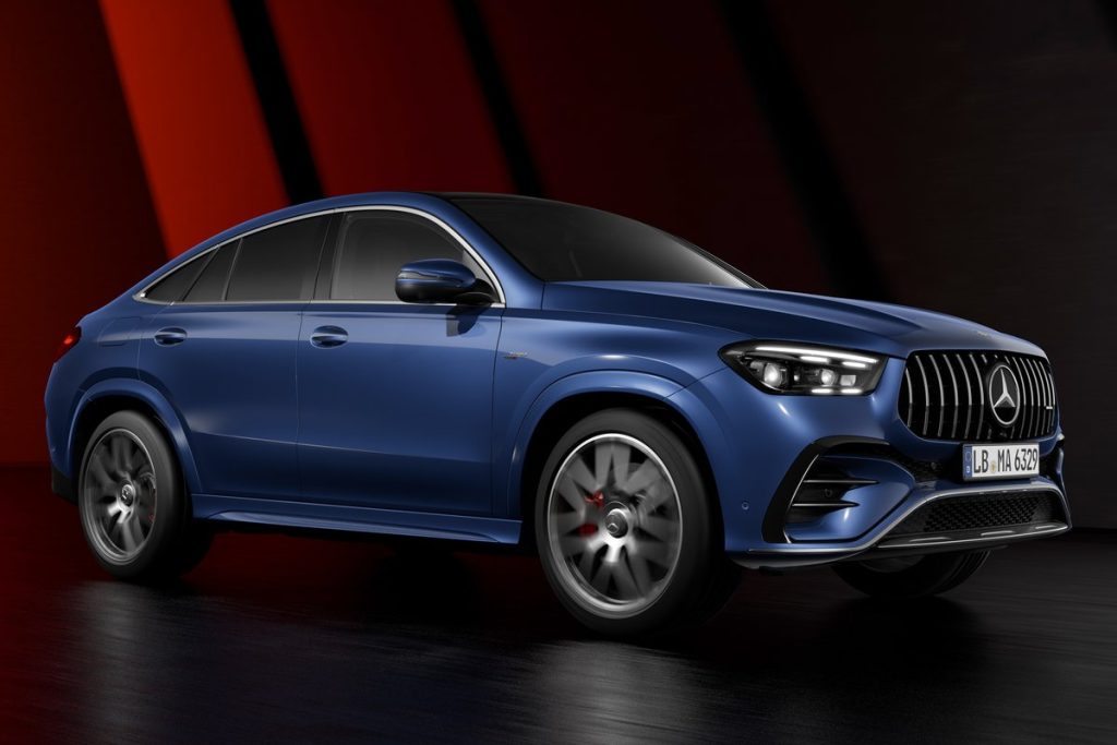 Mercedes-AMG GLE 53 Coupé | 2023 | Kraftstoffverbrauch kombiniert 10,5‑10,2 l/100 km, CO2-Emissionen kombiniert 239–232 g/km | sodalithblau metallic // Mercedes-AMG GLE 53 Coupé | 2023 | combined fuel consumption 10.5–10.2 l/100 km, combined CO2 emissions 239–232 g/km | sodalith blue metallic

( Alle angegebenen Werte sind die ermittelten „WLTP-CO₂-Werte“ i.S.v. Art. 2 Nr. 3 Durchführungsverordnung (EU) 2017/1153. Die Kraftstoffverbrauchswerte wurden auf Basis dieser Werte errechnet. // The stated figures are the measured "WLTP CO₂ figures" in accordance with Art. 2 No. 3 of Implementing Regulation (EU) 2017/1153. The fuel consumption figures were calculated on the basis of these figures. )