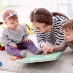 چرا استخدام پرستار کودک در منزل انتخابی مطمئن برای والدین شاغل است؟